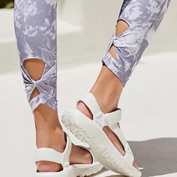 Brand new ~ Free People Movement Wave Rider Leggings SIZE XS + free fp bag! - Picture 11 of 17